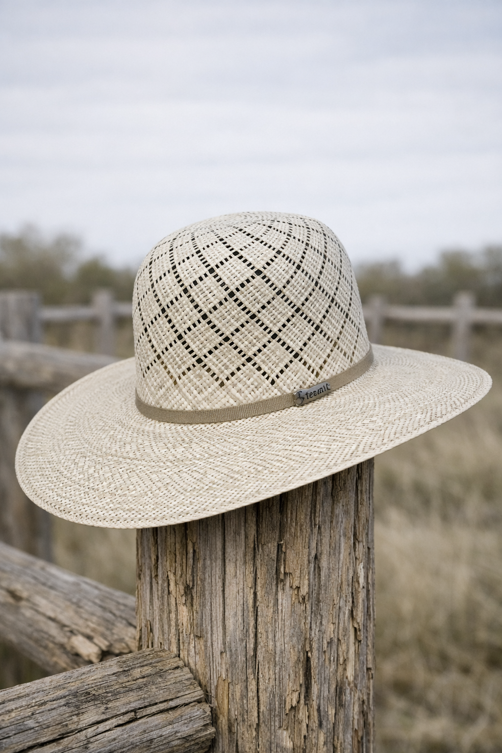 Twister Beehive - 4 1/2" Brim - Straw